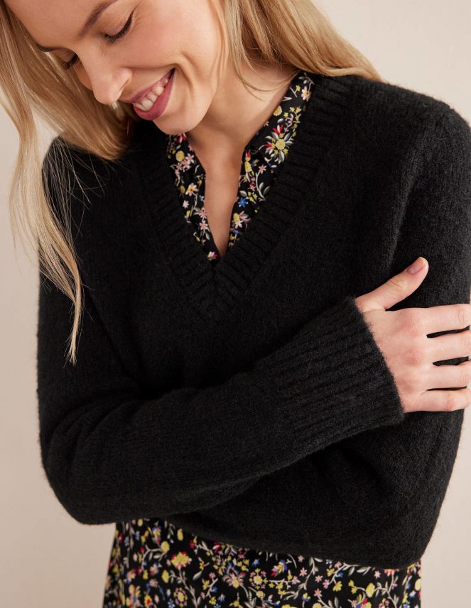 Black Clothing Fluffy Cropped V-Neck Jumper Boden Women L466L61707